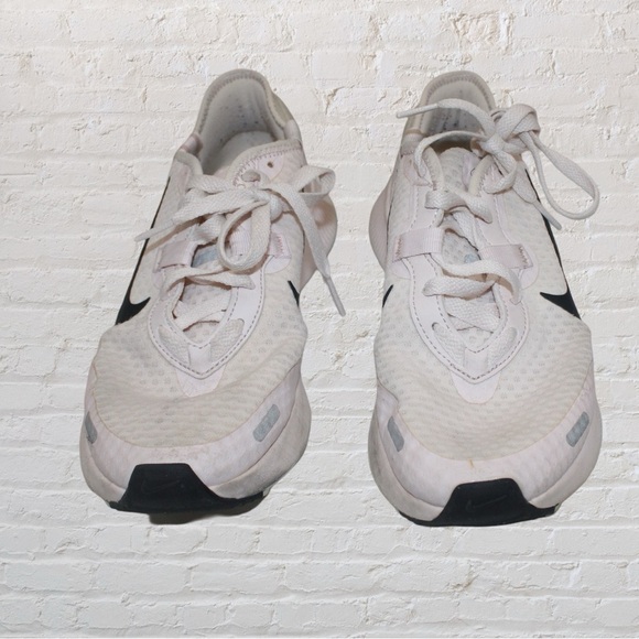 Nike Shoes - Nike Reposto NKE 72